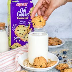 Oat Cookies Blackcurrant 162g